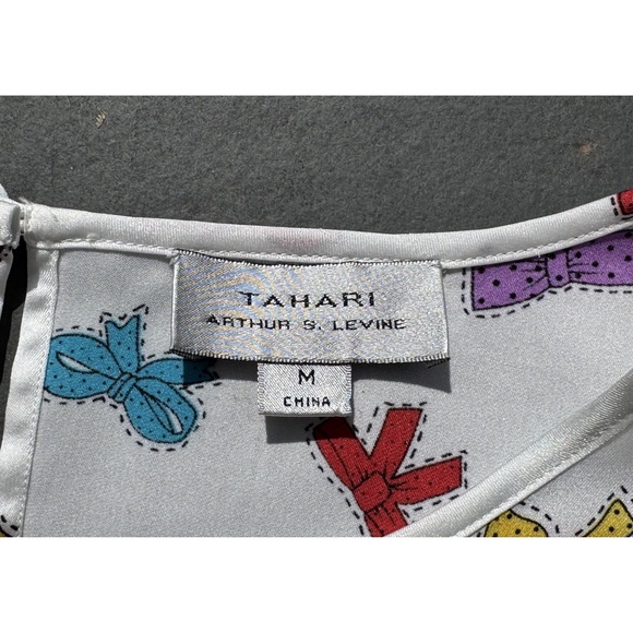 Tahari‎ White Bow Print Satin Shell Sz Medium - Picture 2 of 3